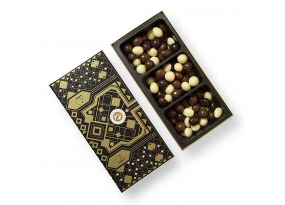 Amandelen en hazelnoten omhuld met melkchocolade