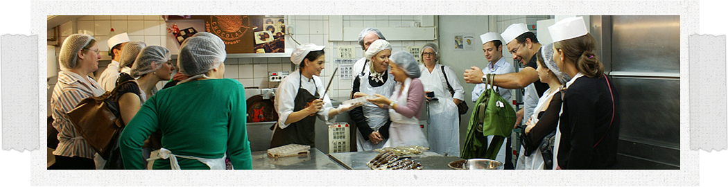 Workshop Planète Chocolat, de deelnemers hebben de mogelijkheid eigen chocolade te maken. Brussel.